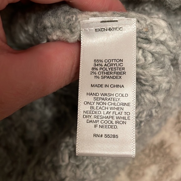 Express cold shoulder sweater NWOT - Picture 4 of 5